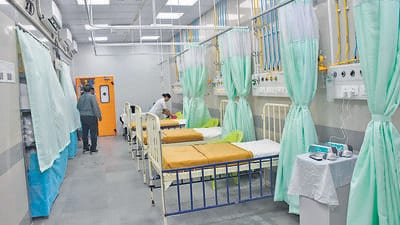 The hospital has also inaugurated an 8-bedded emergency orthopaedic facility along with the paediatric service. “In the casualty, we see many poly-trauma cases which do not require surgery immediately but require doctors trained to handle trauma patients who will stabilise them before shifting them to the ward,” said Dr Ravat. (HT PHOTO)