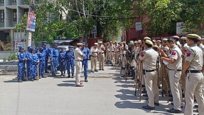 Delhi police and paramilitary personnel stand guard at Jahangirpuri area on the eve of Hanuman Jayanti, in New Delhi on Wednesday. (ANI) Delhi police and paramilitary personnel stand guard at Jahangirpuri area on the eve of Hanuman Jayanti, in New Delhi on Wednesday. (ANI)