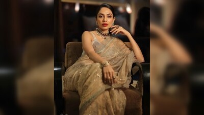"My favourite pics are obviously the last two. One cus it’s a pic where Sam is laughing cutely and second cus it’s giving Tara vibes. No? I was holding her pretty potli which was empty," Sobhita Dhulipala added. (Instagram/@sobhitad) "My favourite pics are obviously the last two. One cus it’s a pic where Sam is laughing cutely and second cus it’s giving Tara vibes. No? I was holding her pretty potli which was empty," Sobhita Dhulipala added. (Instagram/@sobhitad)