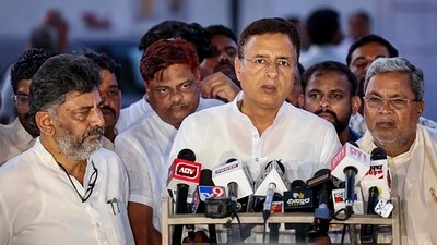 Congress leader Randeep Surjewala with former Karnataka CM Siddaramaiah and KPCC President DK Shivkumar addresses the media on upcoming Karnataka Assembly polls, in New Delhi, Thursday, April 6, 2023. (PTI) Congress leader Randeep Surjewala with former Karnataka CM Siddaramaiah and KPCC President DK Shivkumar addresses the media on upcoming Karnataka Assembly polls, in New Delhi, Thursday, April 6, 2023. (PTI)