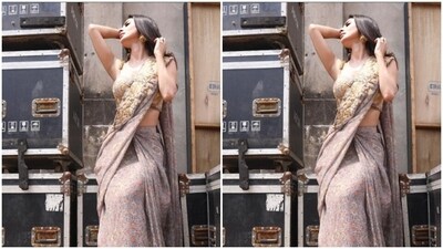 Styled by fashion stylist Rishika Devnani, Mouni wore her tresses open in wavy curls with a middle part as she posed for the sun kissed pictures. (Instagram/@imouniroy) Styled by fashion stylist Rishika Devnani, Mouni wore her tresses open in wavy curls with a middle part as she posed for the sun kissed pictures. (Instagram/@imouniroy)