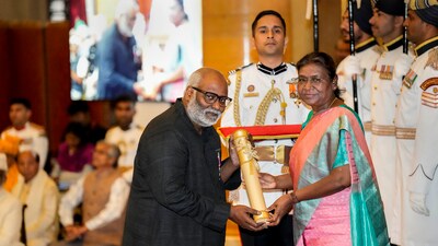 President Droupadi Murmu confers the Padma Shri award on music composer MM Keeravani who recently won an Oscar for the RRR song Naatu Naatu. (PTI) President Droupadi Murmu confers the Padma Shri award on music composer MM Keeravani who recently won an Oscar for the RRR song Naatu Naatu. (PTI)
