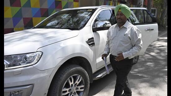 Former Congress MLA Kuldeep Vaid outside the vigilance bureau (VB) office in Ludhiana on Thursday. (Gurpreet Singh/HT)