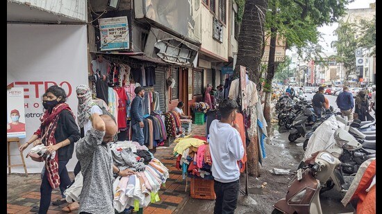 The PMC has received complaints that hawkers, in whose name the licence has been registered, are renting out their space. (HT FILE PHOTO)