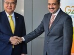 **RDS: IMAGE VIA @MEAIndia** New Delhi: South Korean Foreign Minister Park Jin being welcomed on his arrival, in New Delhi, Friday, April 7, 2023. (PTI) **RDS: IMAGE VIA @MEAIndia** New Delhi: South Korean Foreign Minister Park Jin being welcomed on his arrival, in New Delhi, Friday, April 7, 2023. (PTI)