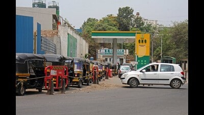 Accordingly, MNGL has reduced the retail price of CNG to  ₹86 per KG from  ₹92 per KG. (HT PHOTO)