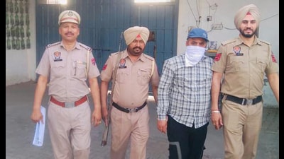 Accused of accepting bets on IPL matches in the custody of CIA staff 2 police in Ludhiana on Friday. (HT Photo)