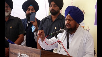 Akal Takht jathedar Giani Harpreet Singh addresses a gathering in Takht Sri Damdama Sahib in Talwandi Sabo in Bathinda on Friday. (Sanjeev Kumar/HT) Akal Takht jathedar Giani Harpreet Singh addresses a gathering in Takht Sri Damdama Sahib in Talwandi Sabo in Bathinda on Friday. (Sanjeev Kumar/HT)