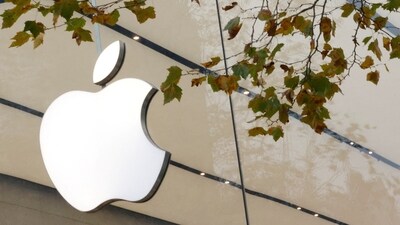 FILE PHOTO: The Apple Inc logo is seen at the entrance to the Apple store in Brussels, Belgium November 28, 2022. REUTERS/Yves Herman/File Photo (REUTERS)