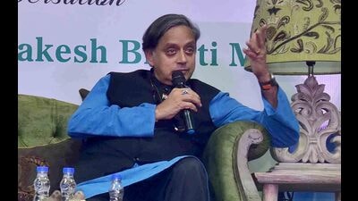 Congress leader Shashi Tharoor addressing the gathering at a function in Ludhiana on Thursday. (Gurpreet Singh/HT)
