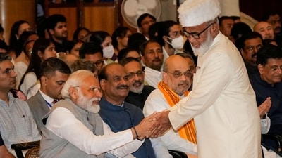 Shah Rasheed Ahmed Quadri greeted PM Narendra Modi as he arrived to receive Padma Shri at Rashtrapati Bhawan on Wednesday. (PTI) Shah Rasheed Ahmed Quadri greeted PM Narendra Modi as he arrived to receive Padma Shri at Rashtrapati Bhawan on Wednesday. (PTI)