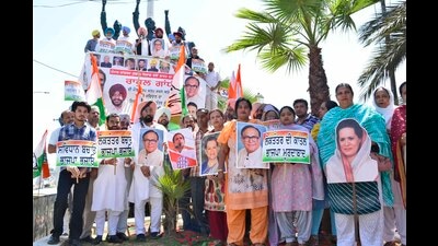 Satyagraha' is being Started by OBC Department Punjab Pradesh Congress Committee due to Cancelling the Membership of Rahul GandhI at Jagraon Bridge in Ludhiana on Friday. (Gurpreet Singh/HT) Satyagraha' is being Started by OBC Department Punjab Pradesh Congress Committee due to Cancelling the Membership of Rahul GandhI at Jagraon Bridge in Ludhiana on Friday. (Gurpreet Singh/HT)