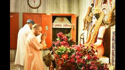 U P CM Yogi Adityanath offered prayers in Gorakhnath temple after reaching Gorakhpur on Friday evening. (HT photo) U P CM Yogi Adityanath offered prayers in Gorakhnath temple after reaching Gorakhpur on Friday evening. (HT photo)