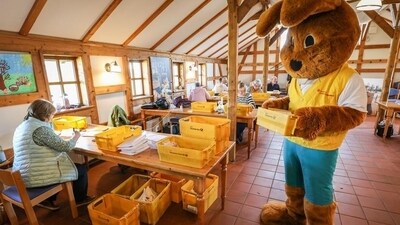 This year's letters included ones from Ukrainian children who had recently moved to Germany (Focke Strangmann/dpa/picture alliance) This year's letters included ones from Ukrainian children who had recently moved to Germany (Focke Strangmann/dpa/picture alliance)