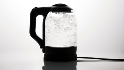 Electric kettles can boil water instantly. Electric kettles can boil water instantly.