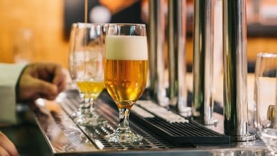 Beer is an all-time favourite drink for people all over the world. It is a refreshing drink that can be enjoyed alone or paired with snacks and crisps. In recent years, freshly brewed beer has been gaining popularity in India. Unlike regular beer, freshly brewed beer is made on-site and served directly from the brewery. This type of beer has a unique taste and aroma that sets it apart from regular beer. Beer is already a highly consumed beverage in India, and the popularity of freshly brewed beer has only added to its appeal. Suman Bharti, Founder at Reflex Bar Brewery and Dining, shared with HT Lifestyle the list of the five best beer types that suit different palettes and tips to choose the correct beer this summer season. (Unsplash) Beer is an all-time favourite drink for people all over the world. It is a refreshing drink that can be enjoyed alone or paired with snacks and crisps. In recent years, freshly brewed beer has been gaining popularity in India. Unlike regular beer, freshly brewed beer is made on-site and served directly from the brewery. This type of beer has a unique taste and aroma that sets it apart from regular beer. Beer is already a highly consumed beverage in India, and the popularity of freshly brewed beer has only added to its appeal. Suman Bharti, Founder at Reflex Bar Brewery and Dining, shared with HT Lifestyle the list of the five best beer types that suit different palettes and tips to choose the correct beer this summer season. (Unsplash)