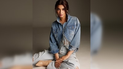 Diana Penty paired her casual fit with a pair of chic beige pointed ankle boots. (Instagram/@dianapenty) Diana Penty paired her casual fit with a pair of chic beige pointed ankle boots. (Instagram/@dianapenty)