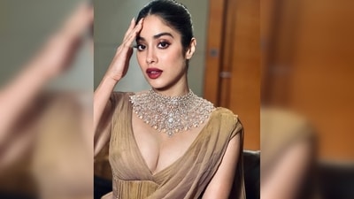 Janhvi Kapoor elevated her red-carpet-worthy fit with dramatic yet glamorous makeup. (Instagram/@janhvikapoor) Janhvi Kapoor elevated her red-carpet-worthy fit with dramatic yet glamorous makeup. (Instagram/@janhvikapoor)