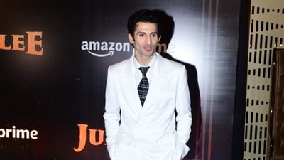 Sidhant Gupta, who plays Jay Khanna in Jubilee, was spotted in an old-fashioned white suit and wide tie at the screening of the web show. (Varinder Chawla) Sidhant Gupta, who plays Jay Khanna in Jubilee, was spotted in an old-fashioned white suit and wide tie at the screening of the web show. (Varinder Chawla)