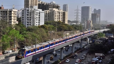 81% Mumbai locals agreed it was easy to cross the city by public transport, the survey said. (Satish Bate/HT PHOTO)) 81% Mumbai locals agreed it was easy to cross the city by public transport, the survey said. (Satish Bate/HT PHOTO))