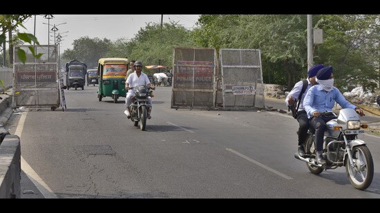 Barricade installed on the bridge near Chand Cinema in Ludhiana by the traffic police due poor condition of the bridge . (Gurpreet Singh/HT)