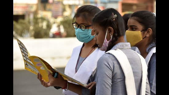 Such controversies, unfortunately, are not new in India, where pedagogy and politics often find themselves entwined (SUNIL GHOSH/HT)