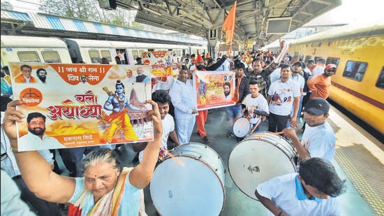 Thane, India - April, 07, 2023: Thane Maharashtra Chief Minister Eknath Shinde will go to Ayodhya on April 9 while ShivSainik of (Shinde group) left for Ayodhya by train from Thane on Friday , ,in Thane, in Mumbai, India, on,Friday, April, 07, 2023. ( Praful Gangurde / HT Photo)
