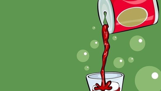 High-sugar beverages: Drinks that are high in sugar, such as soda, fruit juice, and sports drinks, can lead to dehydration and other health issues. Instead, it is better to drink water, unsweetened tea, or coconut water to stay hydrated.&nbsp;(Pixabay)
