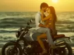 Shahid Kapoor and Kriti Sanon in a new poster from their upcoming film. Shahid Kapoor and Kriti Sanon in a new poster from their upcoming film.