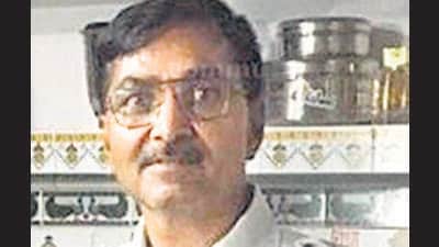 As per the investigations, Mor had hired Kherwadi resident Rafeeq Ahmad, 40, who was the key planner of the murder. Ahmad further hired one Rahul to execute the plan. Rahul then hired two brothers—Kaushal Kumar Vijendra Yadav, 18, and Sonu Kumar Vijendra Yadav, 23. While Kaushal Kumar was the shooter, Sonu Kumar rode the motorbike used in the murder. Another person, Gaurav Kumar Vikas Yadav, 24, conducted recce of Nerul sector 6. (HT PHOTO) As per the investigations, Mor had hired Kherwadi resident Rafeeq Ahmad, 40, who was the key planner of the murder. Ahmad further hired one Rahul to execute the plan. Rahul then hired two brothers—Kaushal Kumar Vijendra Yadav, 18, and Sonu Kumar Vijendra Yadav, 23. While Kaushal Kumar was the shooter, Sonu Kumar rode the motorbike used in the murder. Another person, Gaurav Kumar Vikas Yadav, 24, conducted recce of Nerul sector 6. (HT PHOTO)