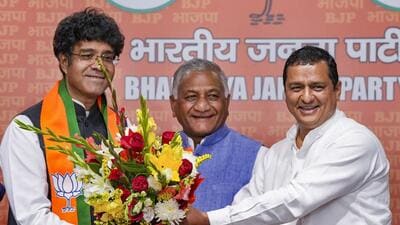 CR Kesavan was welcomed to the BJP by Union minister K Singh and the party’s chief spokesperson Anil Baluni in Delhi on Saturday. (PTI) CR Kesavan was welcomed to the BJP by Union minister K Singh and the party’s chief spokesperson Anil Baluni in Delhi on Saturday. (PTI)