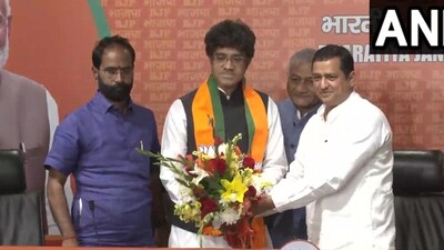 Former Congress leader and great-grandson of C Rajagopalachari, CR Kesavan joins BJP. Former Congress leader and great-grandson of C Rajagopalachari, CR Kesavan joins BJP.