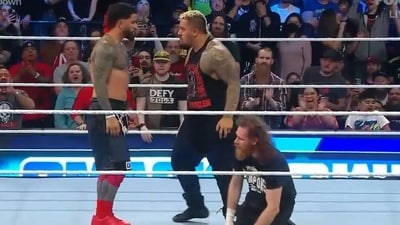 At one moment, when Sikoa was about to hit Zayn with a Samoan spike, Jey held his hand. (Twitter) At one moment, when Sikoa was about to hit Zayn with a Samoan spike, Jey held his hand. (Twitter)