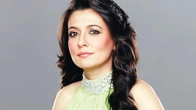 Mini Mathur joined Indian Idol as a host in 2004. Mini Mathur joined Indian Idol as a host in 2004.