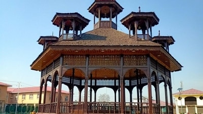 Kashmir Haat was established 50 years ago. At that time it used to be the only handicraft shopping place. (pinterest) Kashmir Haat was established 50 years ago. At that time it used to be the only handicraft shopping place. (pinterest)
