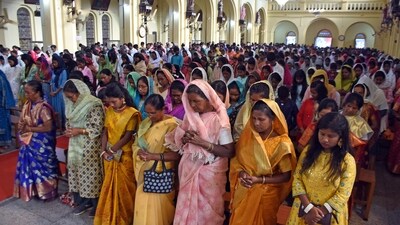 Devotees offer prayers on the occasion of Easter, at Roman Catholic Church, in Ranchi on Sunday.&nbsp; (ANI)