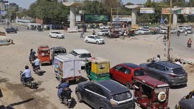 Buses coming from and heading towards different cities, including Jagraon, Ferozpur and Moga use the Bharat Nagar Intersection which adds to the traffic jams in Ludhiana. (Gurpreet Singh/HT Photo) Buses coming from and heading towards different cities, including Jagraon, Ferozpur and Moga use the Bharat Nagar Intersection which adds to the traffic jams in Ludhiana. (Gurpreet Singh/HT Photo)