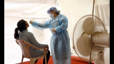 During the Covid-19 review meeting, health minister Sawant said that the testing of family members of Covid-19 infected patients was a must to prevent transmission of infection. (REPRESENTATIVE PIC)