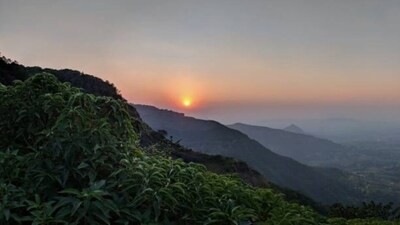 Matheran: A quaint hill station near Mumbai, Matheran is known for its pleasant weather, lush greenery, and panoramic views of the Western Ghats. The hill station is a popular weekend getaway for Mumbai residents. (Pixabay) Matheran: A quaint hill station near Mumbai, Matheran is known for its pleasant weather, lush greenery, and panoramic views of the Western Ghats. The hill station is a popular weekend getaway for Mumbai residents. (Pixabay)