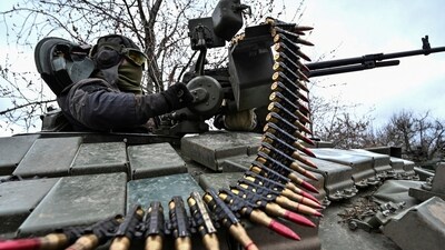 Russia-Ukraine War: A Ukrainian serviceman checks a machine gun of a tank after loading an ammunition during a military training near a frontline, amid Russia's attack on Ukraine, in Zaporizhzhia. (Reuters)