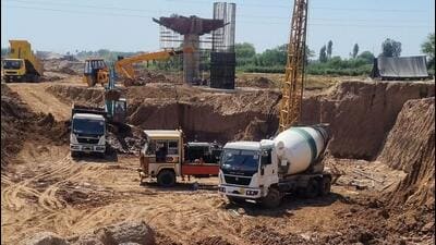 Work going on in full swing at the Greenfield Alignment near IT City. (HT Photo) Work going on in full swing at the Greenfield Alignment near IT City. (HT Photo)