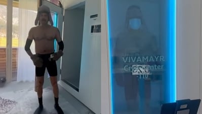 Anil Kapoor underwent cyrotherapy ahead of Fighter shoot. Anil Kapoor underwent cyrotherapy ahead of Fighter shoot.