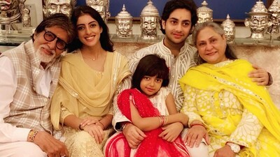 Jaya and Amitabh Bachchan seen with their grandkids: Navya, Agastya and Aaradhya. Jaya and Amitabh Bachchan seen with their grandkids: Navya, Agastya and Aaradhya.