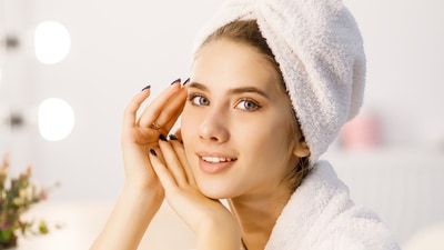 Skin primer is a pre-makeup product that helps create a smooth base for foundation, while also increasing its longevity. (Freepik ) Skin primer is a pre-makeup product that helps create a smooth base for foundation, while also increasing its longevity. (Freepik )