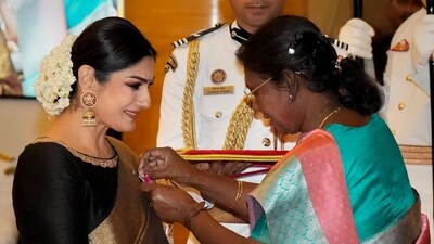 New Delhi: President Droupadi Murmu confers Padma Shri on Bollywood actor Raveena Tandon during Padma Awards 2023 ceremony at Rashtrapati Bhawan, in New Delhi, Wednesday, April 5, 2023. (PTI Photo/Manvender Vashist Lav)(PTI04_05_2023_000247B) (PTI) New Delhi: President Droupadi Murmu confers Padma Shri on Bollywood actor Raveena Tandon during Padma Awards 2023 ceremony at Rashtrapati Bhawan, in New Delhi, Wednesday, April 5, 2023. (PTI Photo/Manvender Vashist Lav)(PTI04_05_2023_000247B) (PTI)