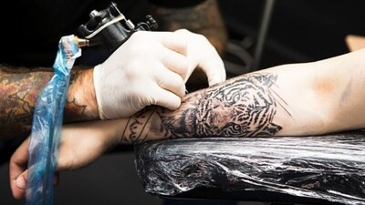 People love the idea of getting tattoos on their skin. However, tattoos can be very toxic if we do not do our research. The tattoo ink is not regulated, and it can lead to several health problems. “While tattoos are getting increasingly common, it is important to understand the risks associated with them. Most people probably don't know that tattoo ink may be toxic. They wouldn't do it if they knew it was harmful,” shared Nutritionist Anjali Mukerjee. (Unsplash) People love the idea of getting tattoos on their skin. However, tattoos can be very toxic if we do not do our research. The tattoo ink is not regulated, and it can lead to several health problems. “While tattoos are getting increasingly common, it is important to understand the risks associated with them. Most people probably don't know that tattoo ink may be toxic. They wouldn't do it if they knew it was harmful,” shared Nutritionist Anjali Mukerjee. (Unsplash)