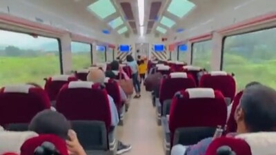 Screenshot of the video of the Vistadome coach. (Twitter ) Screenshot of the video of the Vistadome coach. (Twitter )