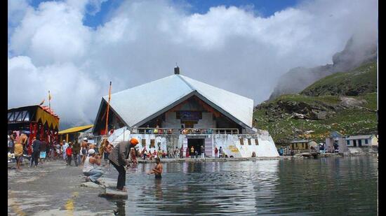 n army team on Sunday visited the Hemkunt Sahib, which will open for pilgrims on May 20, and inspected the road leading to the revered Sikh shrine in the Garhwal Himalayas in Uttarakhand, an official said.
