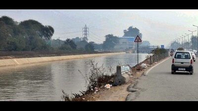 480 challaned for throwing waste into Sidhwan Canal in Ludhiana 480 challaned for throwing waste into Sidhwan Canal in Ludhiana