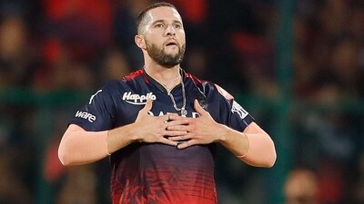 Wayne Parnell celebrates the dismissal of Krunal Pandya during the IPL 2023 match at M Chinnaswamy Stadium (IPL Twitter)